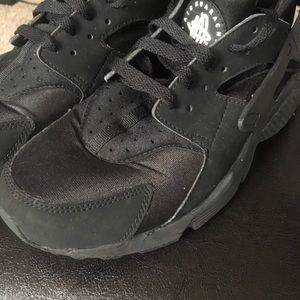 Black Nike Huarache
